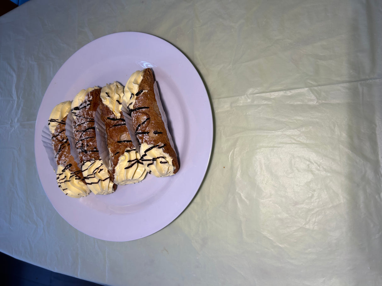 LARGE CANNOLIS WITH RICOTTA