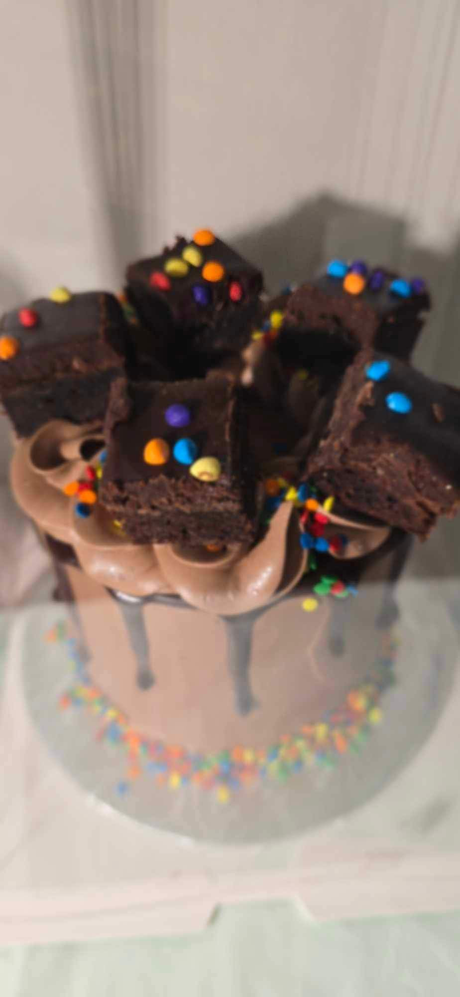 CHOCOLATE VANILLA BROWNIE MINI CAKE